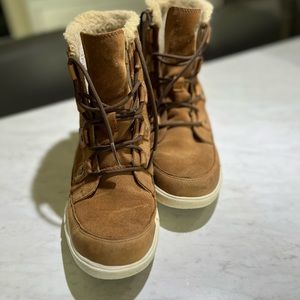 Women’s sorel winter boots. Worn one season and then my feet grew